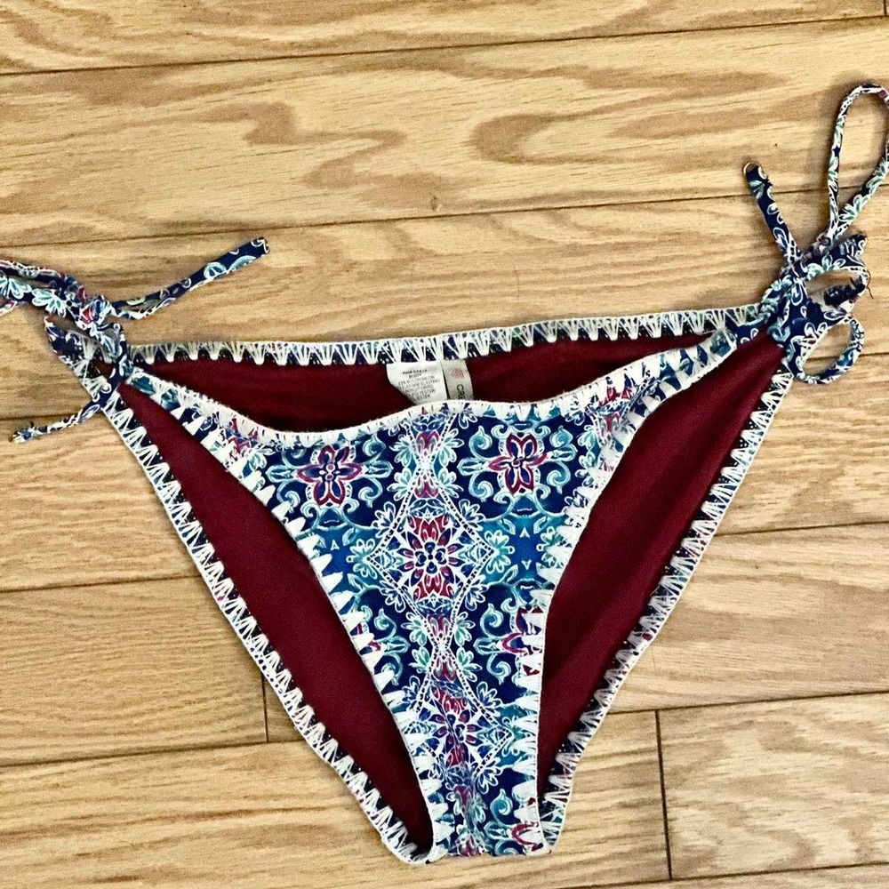 Cremieux mid 2000s size M bikini bottoms